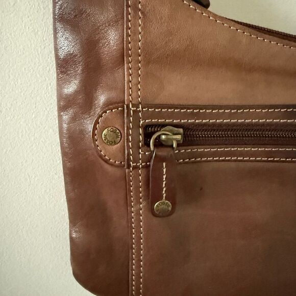 Fossil Crossbody Travel Wallet Bag in Brown Leather - Picture 2 of 10